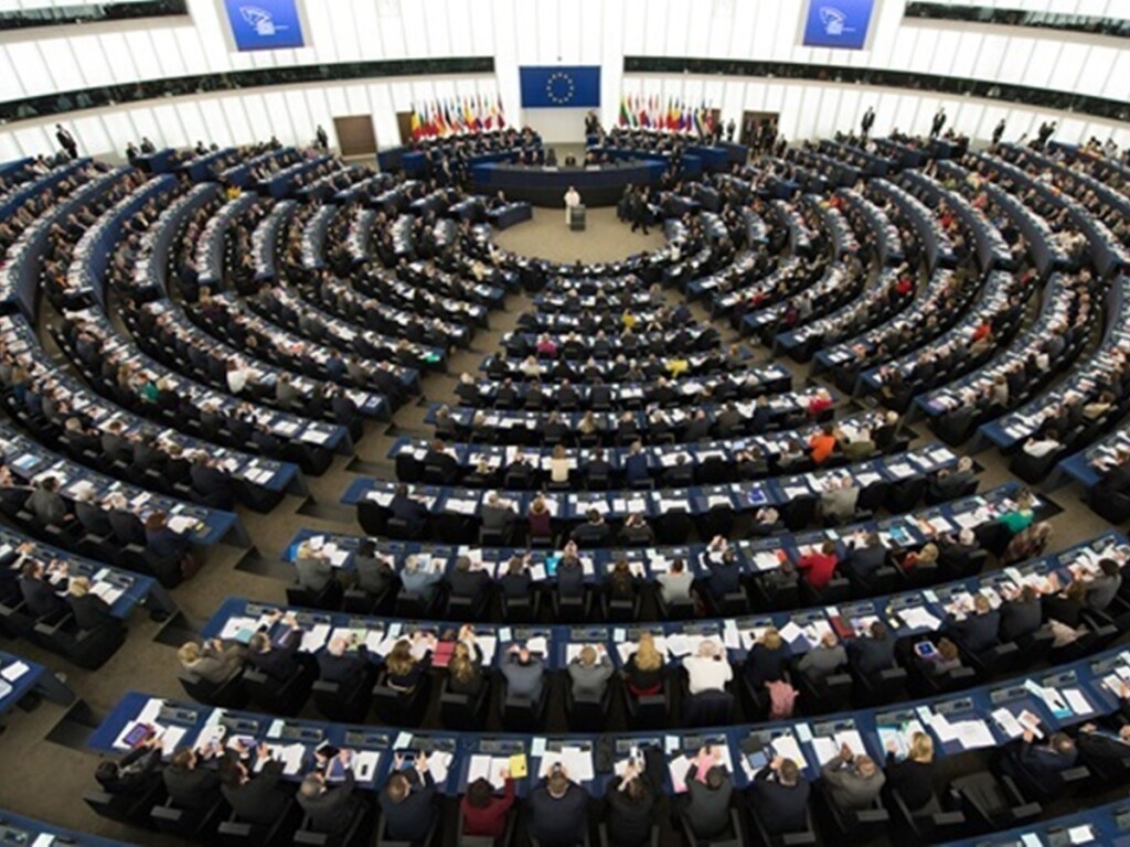 Депутаты Европарламента выступили против роспуска КСУ