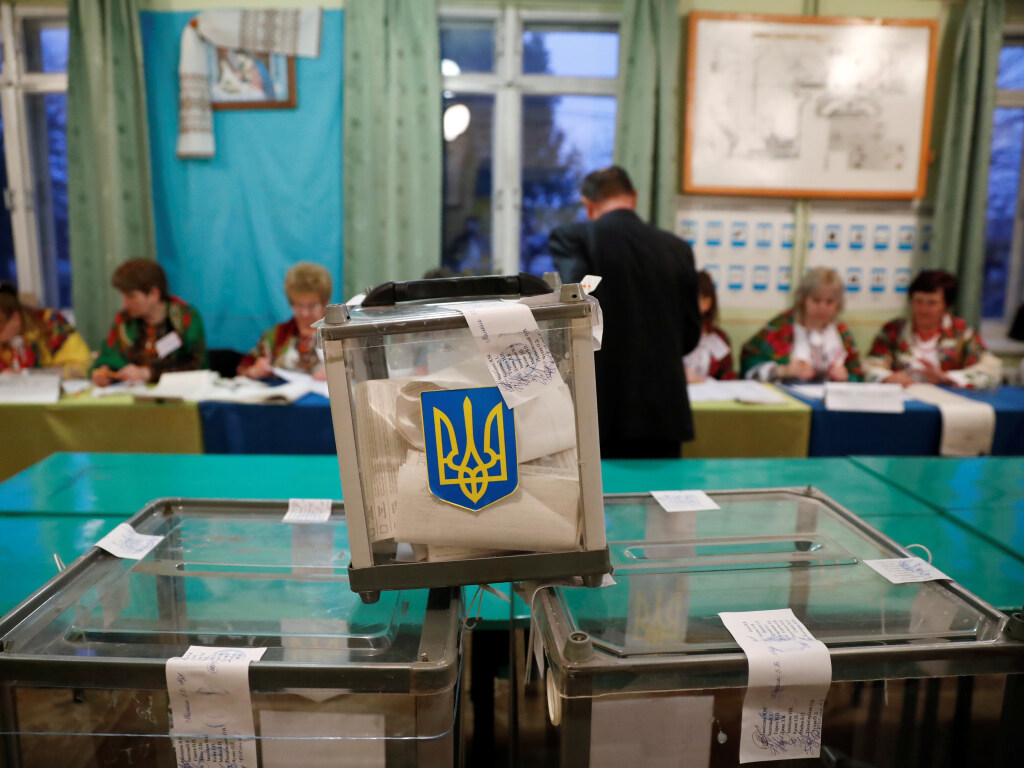 «Идет конкуренция внутри партий»: Эксперт объяснил, почему в Украине так долго считают результаты местных выборов