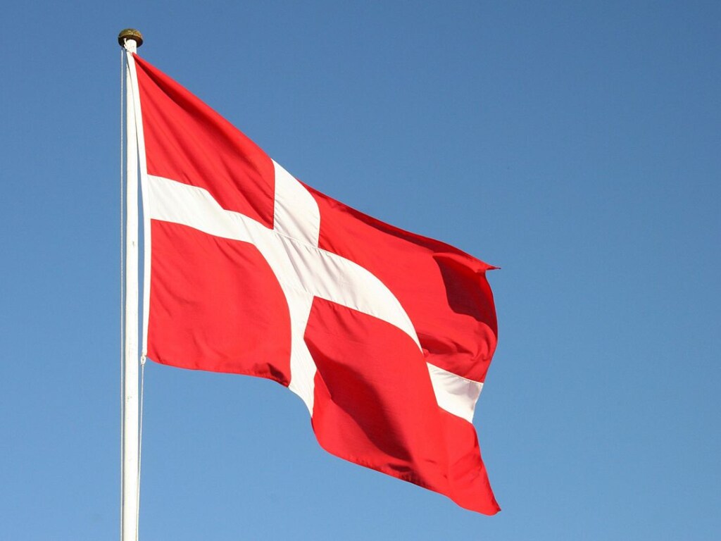 Правительство Дании перешло на дистанционную работу из COVID-19