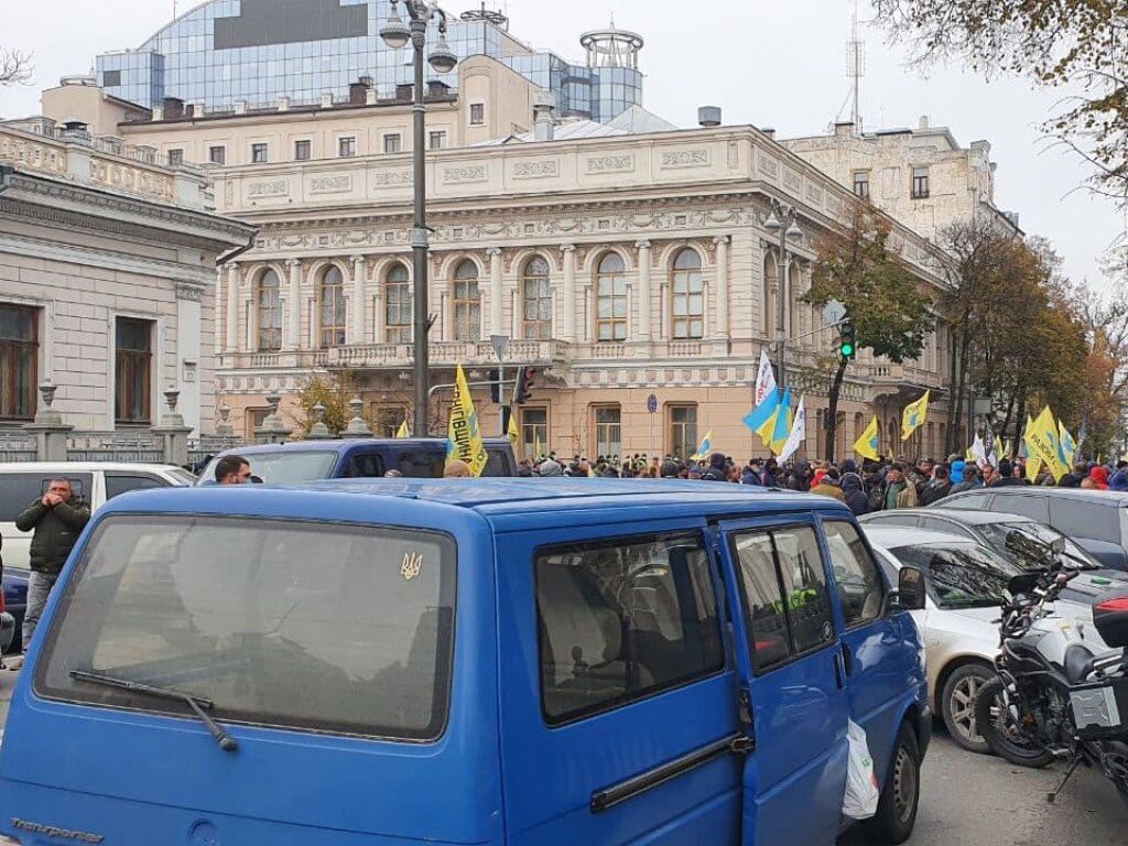 Центр Киева заблокировали «евробляхеры» (ФОТО, ВИДЕО)
