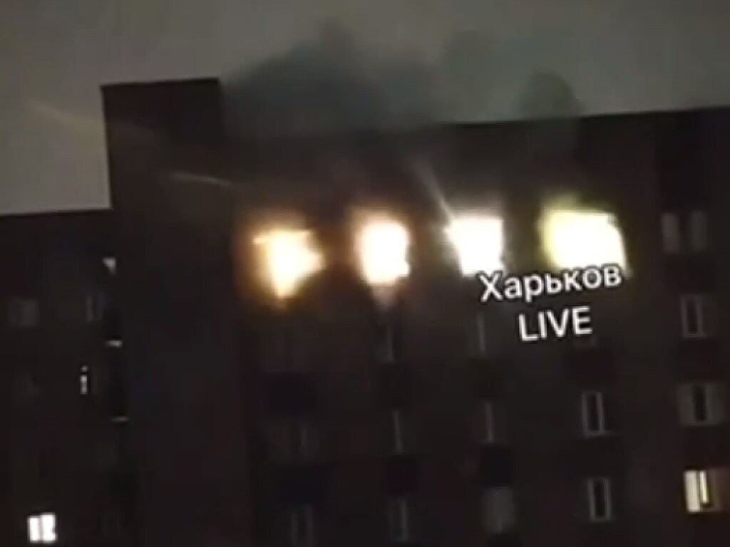 Ночью в Харькове произошел пожар в общежитии: троих человек спасли (ФОТО, ВИДЕО)