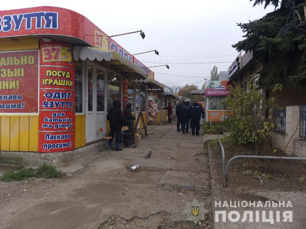 В Харькове мужчину до полусмерти избили посреди улицы (ФОТО)
