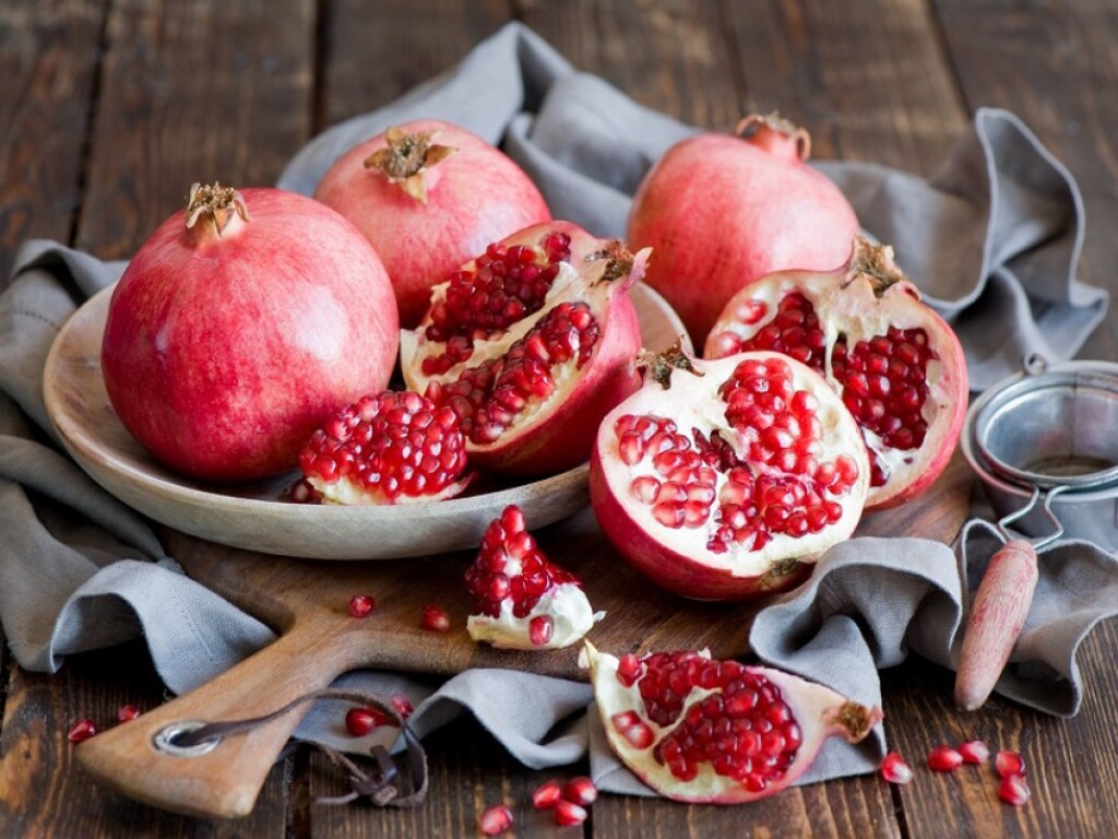 Диетологи назвали фрукты и ягоды, которые необходимо включить в рацион осенью