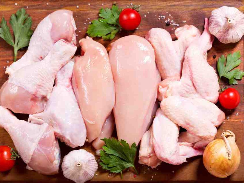 Эксперт рассказал, какие части курицы нельзя употреблять в пищу