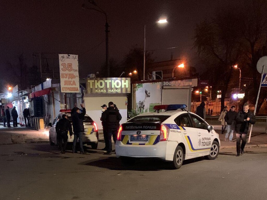 На Минском массиве в Киеве на площади произошла поножовщина (ФОТО)