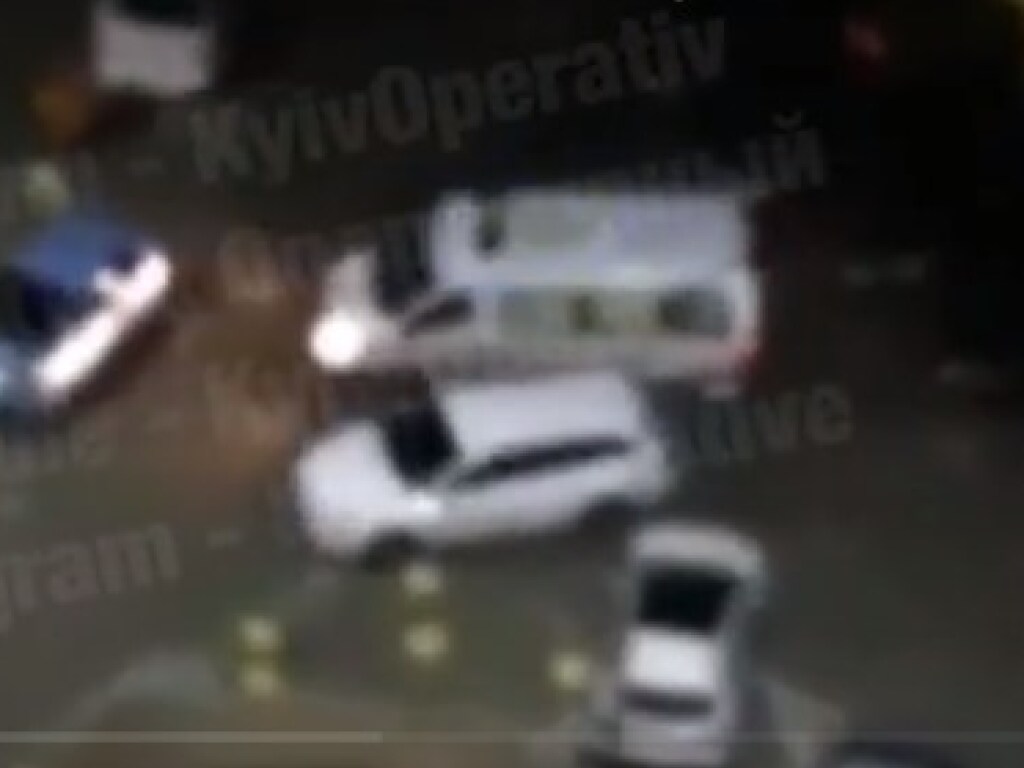 В Киеве «герой парковки» усложнил жизнь бригаде «скорой» (ВИДЕО)
