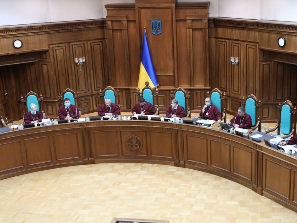 Кризис вокруг КСУ приближает Украину к досрочным парламентским выборам – эксперт