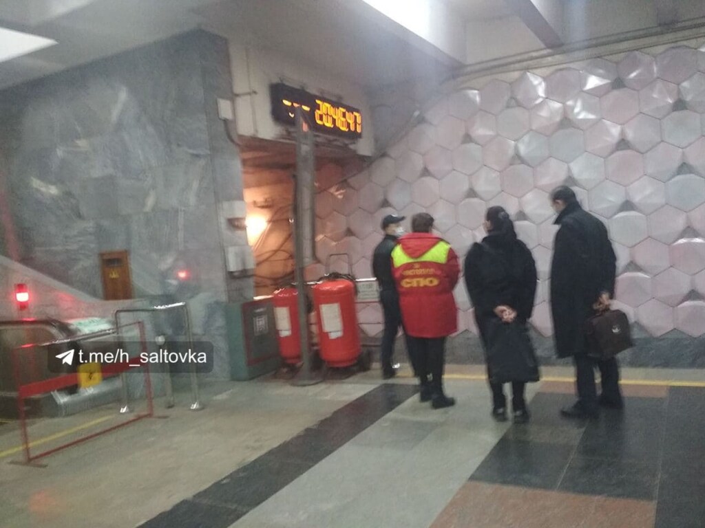 Неизвестный мужчина решил прогуляться по тоннелю метро в Харькове (ФОТО)