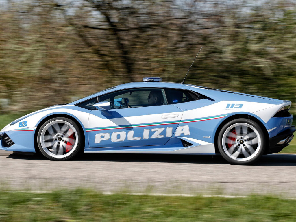 «Доставка с ветерком»: в Италии полицейский Lamborghini помог доставить экстренного больного (ФОТО, ВИДЕО)