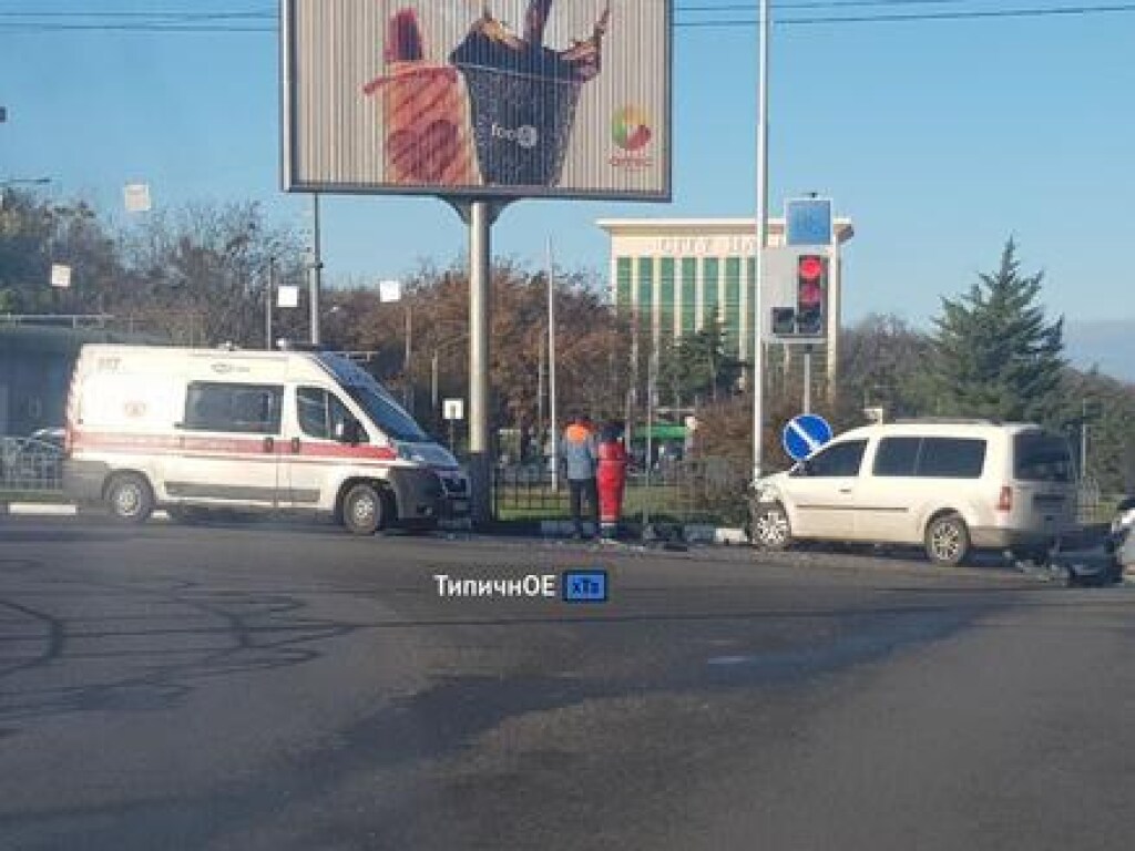 Автомобиль «скорой» попал в ДТП в Харькове (ФОТО)