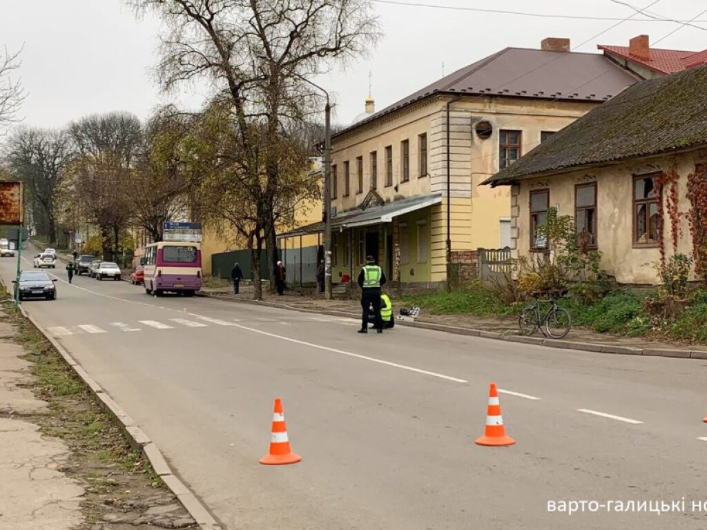 Во Львовской области автобус насмерть сбил на «зебре» девочку (ФОТО)