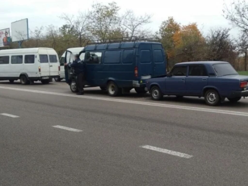 В Николаеве у супермаркета столкнулись «семерка» и «Газель» (ФОТО)