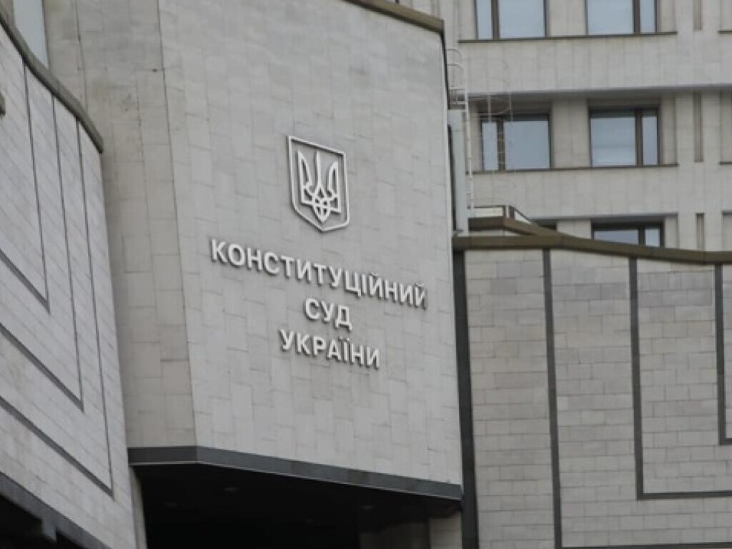 Вениславский: Зеленский имеет законные полномочия распустить КСУ