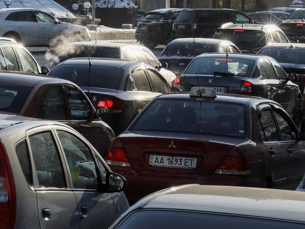 Утренний Киев сковали масштабные пробки (КАРТА)