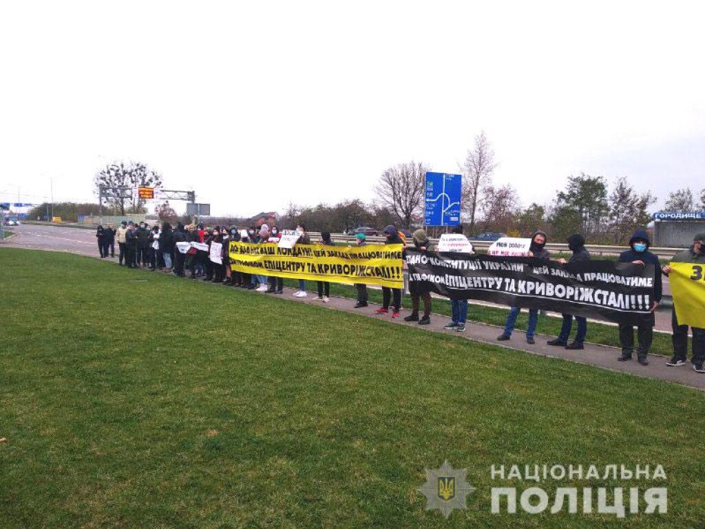 Митингующие против карантина выходного дня блокировали движение транспорта на трассе Киев – Чоп (ФОТО)