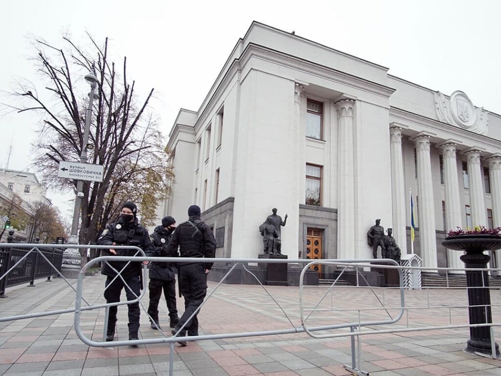 Полиция оградила здание Рады: что происходит (ФОТО)