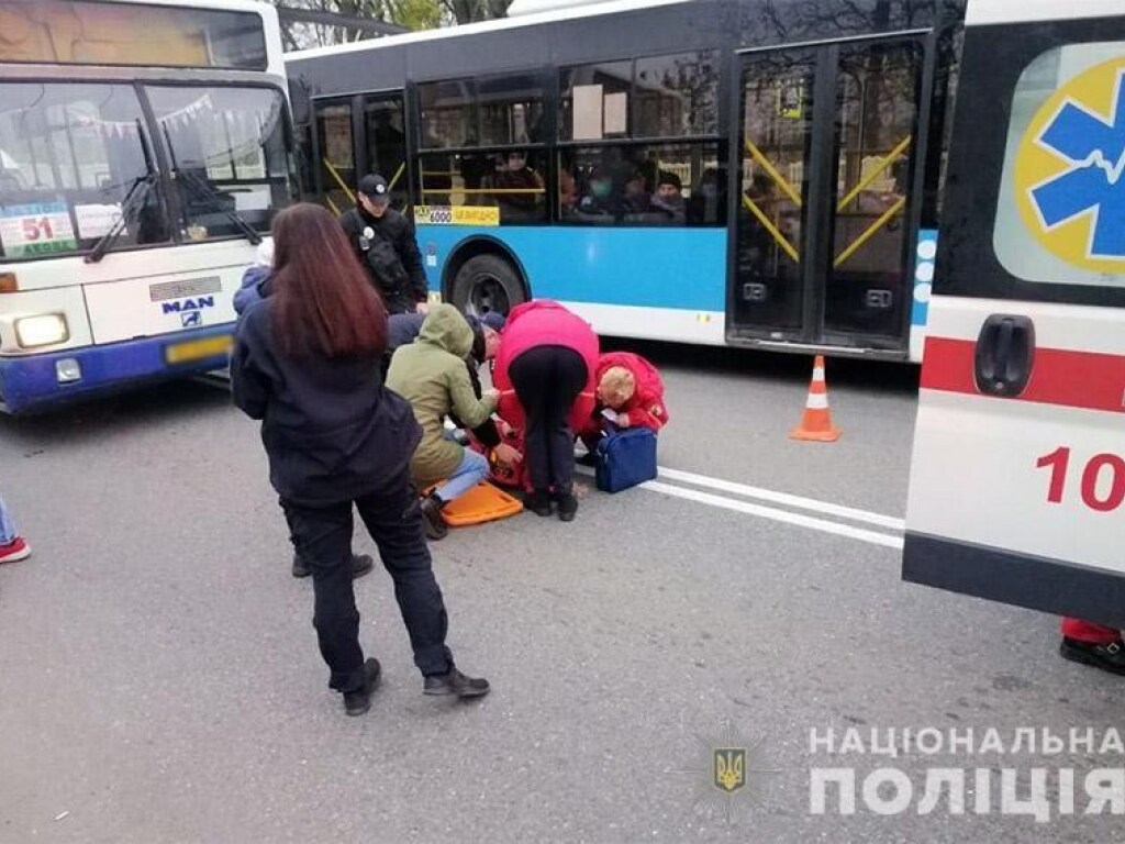 В Хмельницком автобус сбил двух детей на переходе (ФОТО)