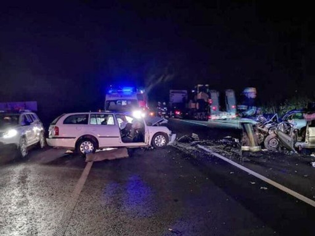 На трассе Житомир-Черновцы в ДТП с двумя Skoda погибли 2 человека (ФОТО)